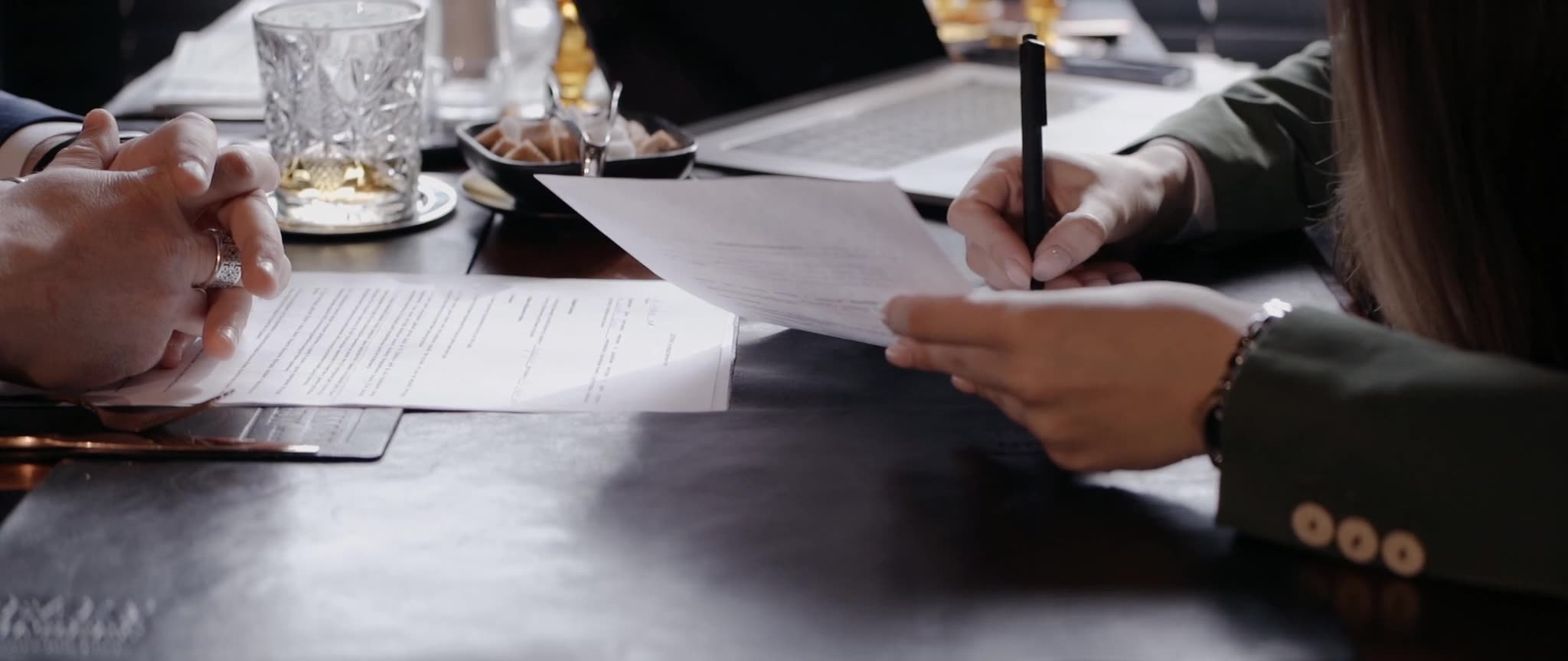 Relecture d'un contrat pendant une négociation